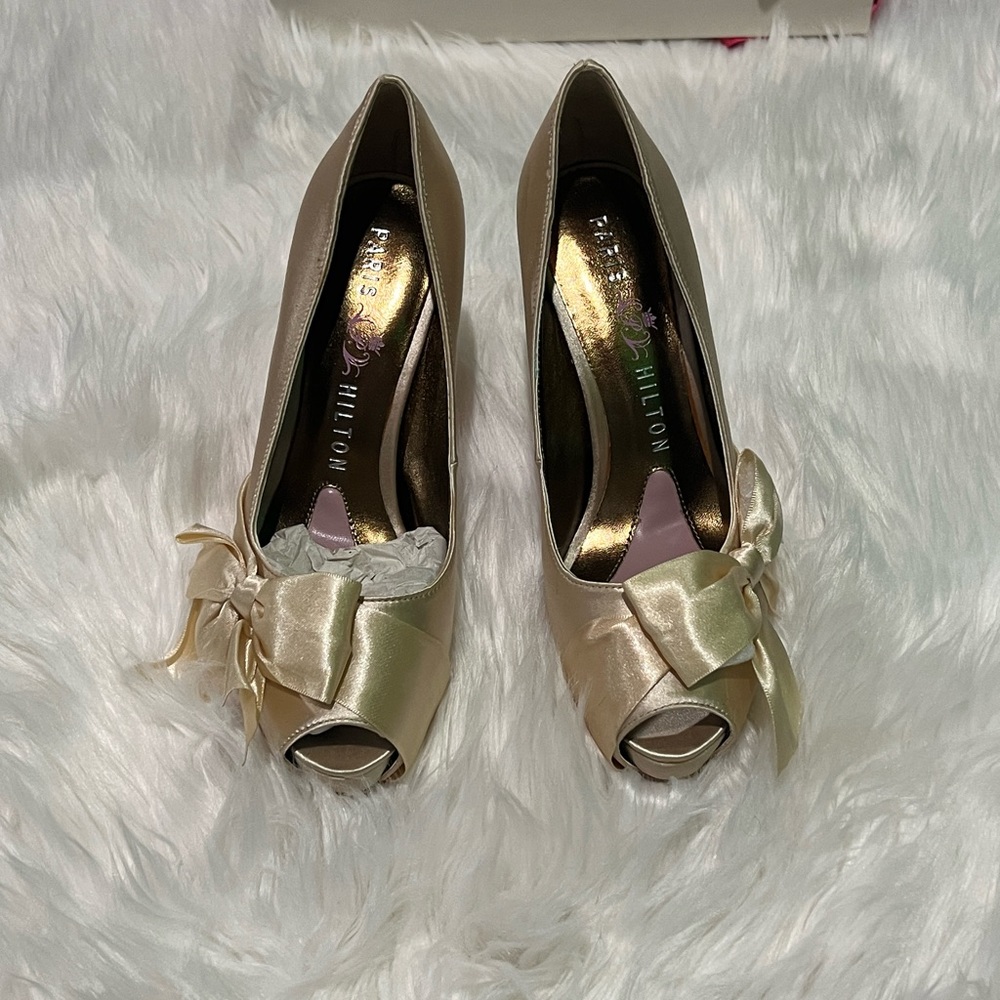 BRAND NEW Paris Hilton destiny ivory bow heels - Picture 7 of 9